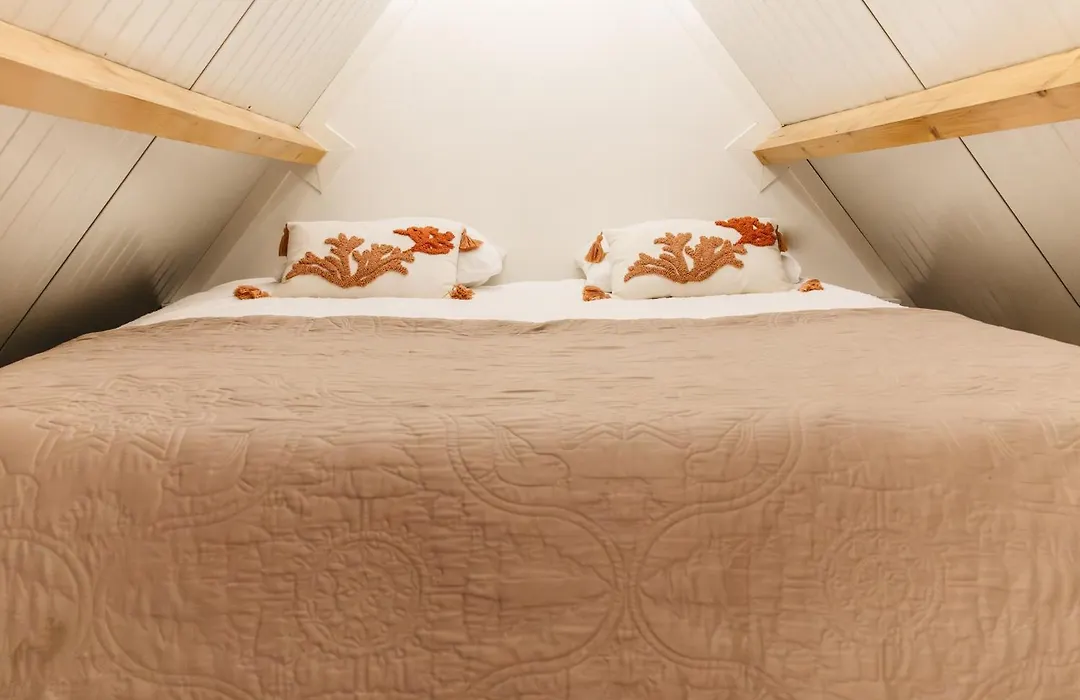 Sfeervol Tiny House met luxe jacuzzi&tuinkamer-1
